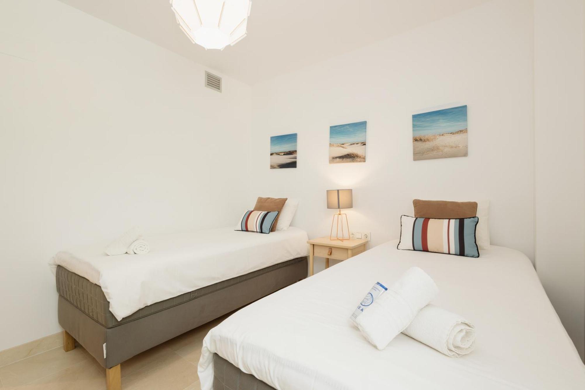 Modern Apartment, With Large Private Terrace And Panoramic Sea Views, In Benahavís Zewnętrze zdjęcie