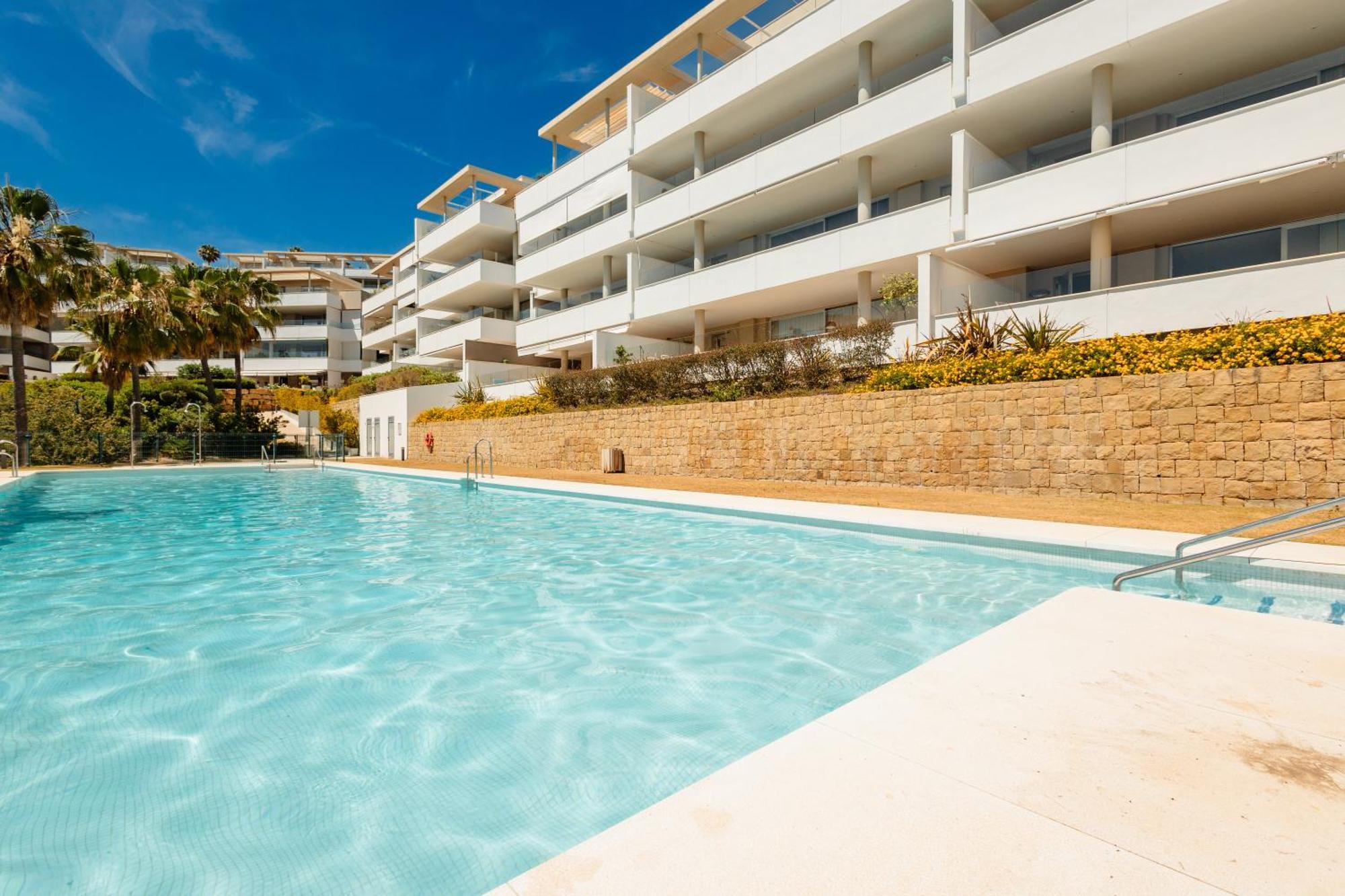 Modern Apartment, With Large Private Terrace And Panoramic Sea Views, In Benahavís Zewnętrze zdjęcie