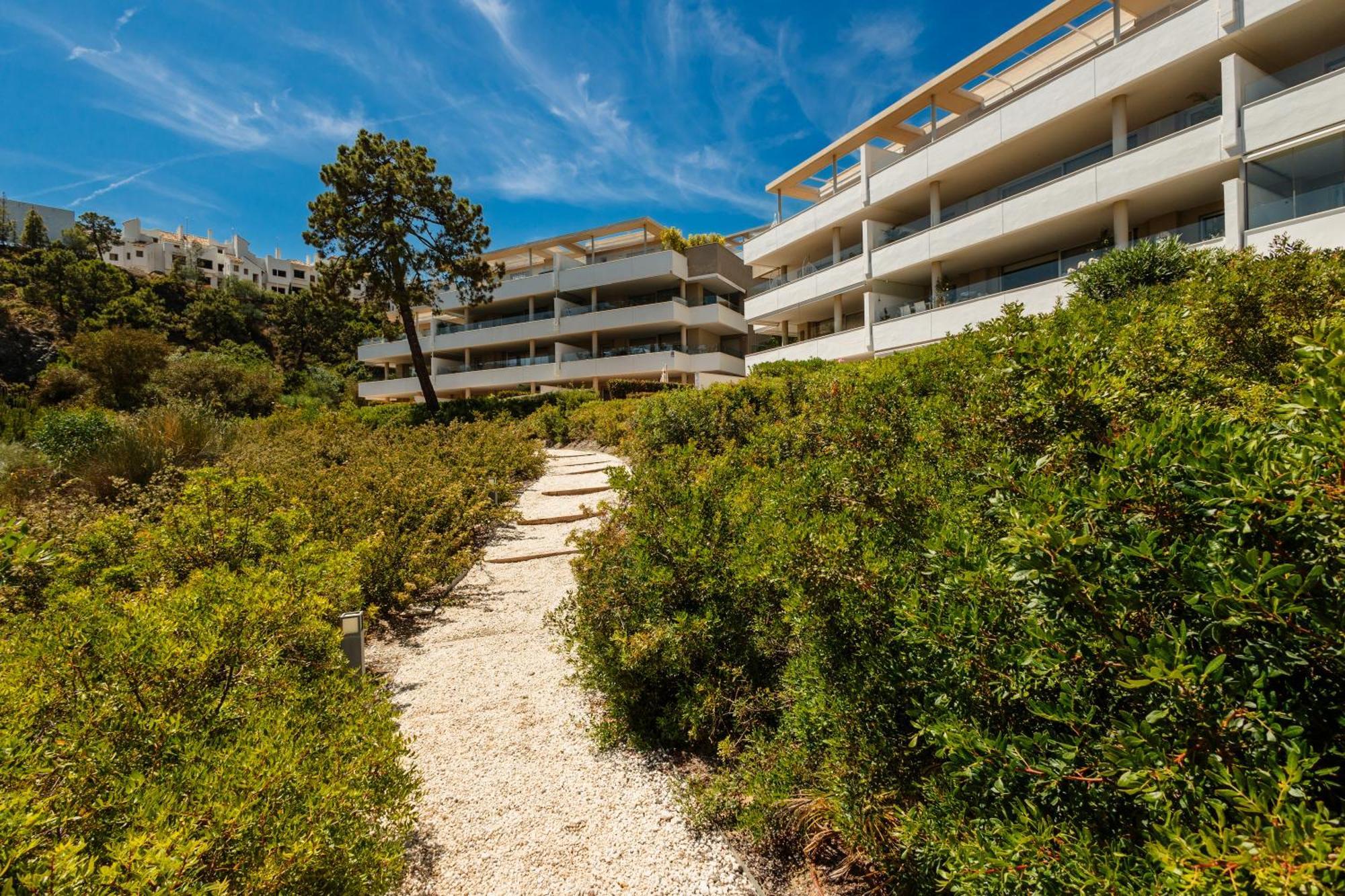 Modern Apartment, With Large Private Terrace And Panoramic Sea Views, In Benahavís Zewnętrze zdjęcie