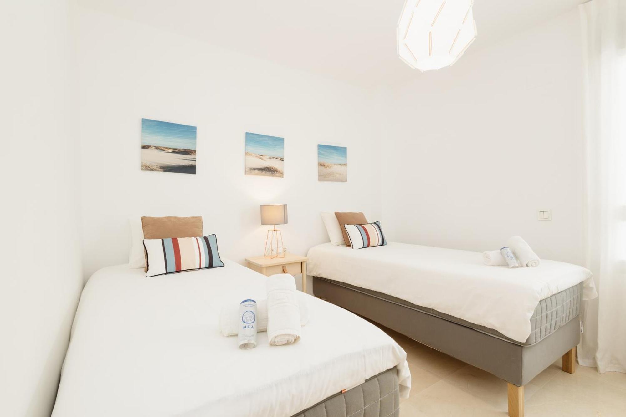 Modern Apartment, With Large Private Terrace And Panoramic Sea Views, In Benahavís Zewnętrze zdjęcie