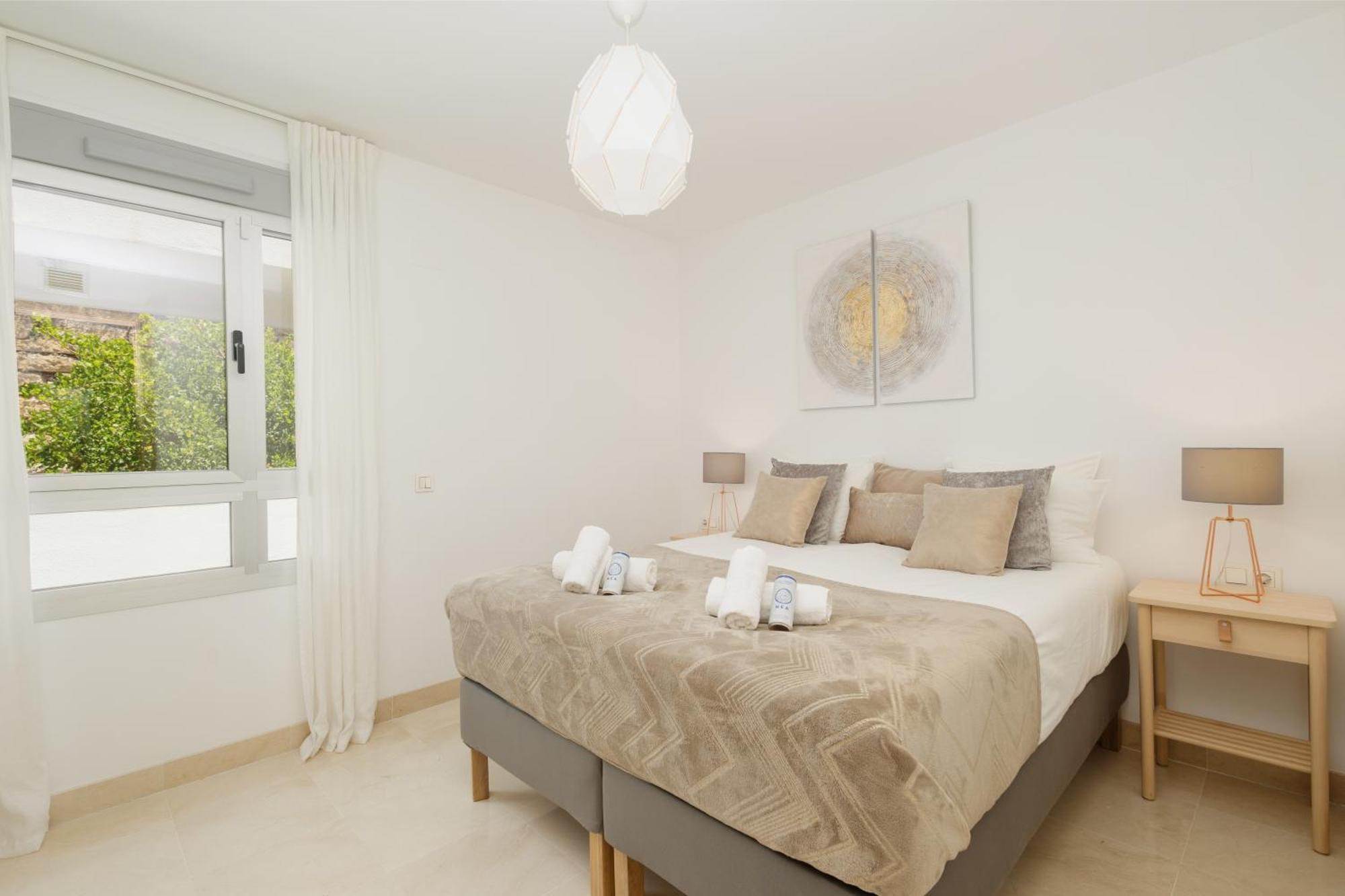Modern Apartment, With Large Private Terrace And Panoramic Sea Views, In Benahavís Zewnętrze zdjęcie