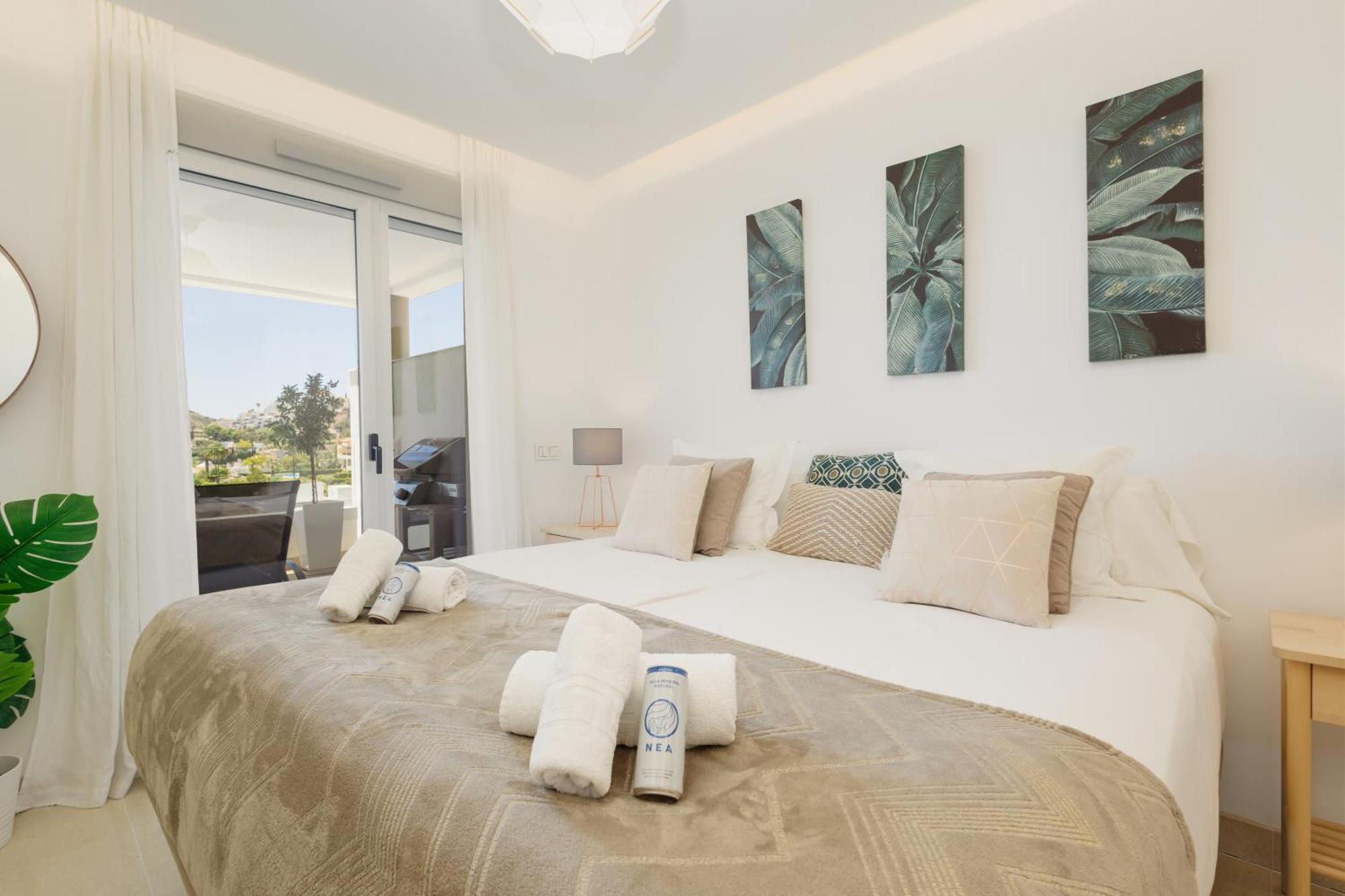 Modern Apartment, With Large Private Terrace And Panoramic Sea Views, In Benahavís Zewnętrze zdjęcie