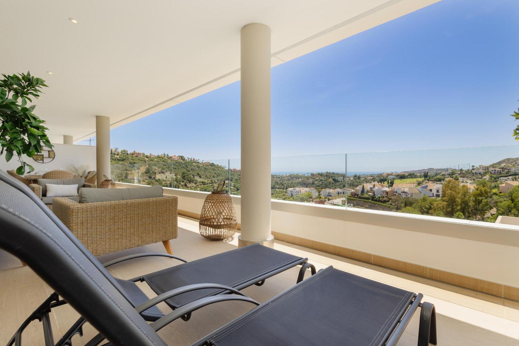 Modern Apartment, With Large Private Terrace And Panoramic Sea Views, In Benahavís Zewnętrze zdjęcie
