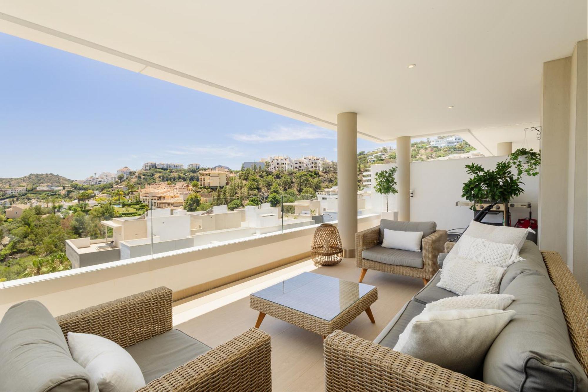 Modern Apartment, With Large Private Terrace And Panoramic Sea Views, In Benahavís Zewnętrze zdjęcie