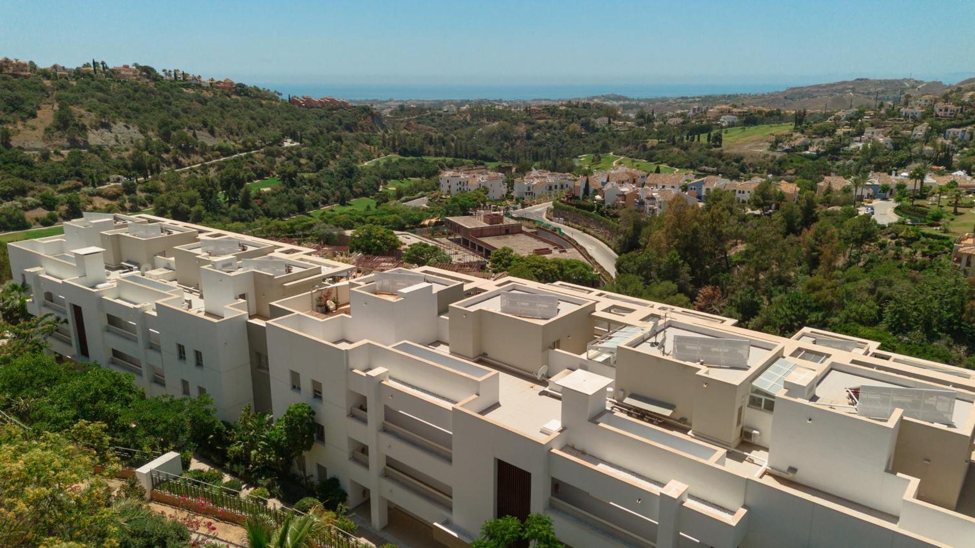 Modern Apartment, With Large Private Terrace And Panoramic Sea Views, In Benahavís Zewnętrze zdjęcie