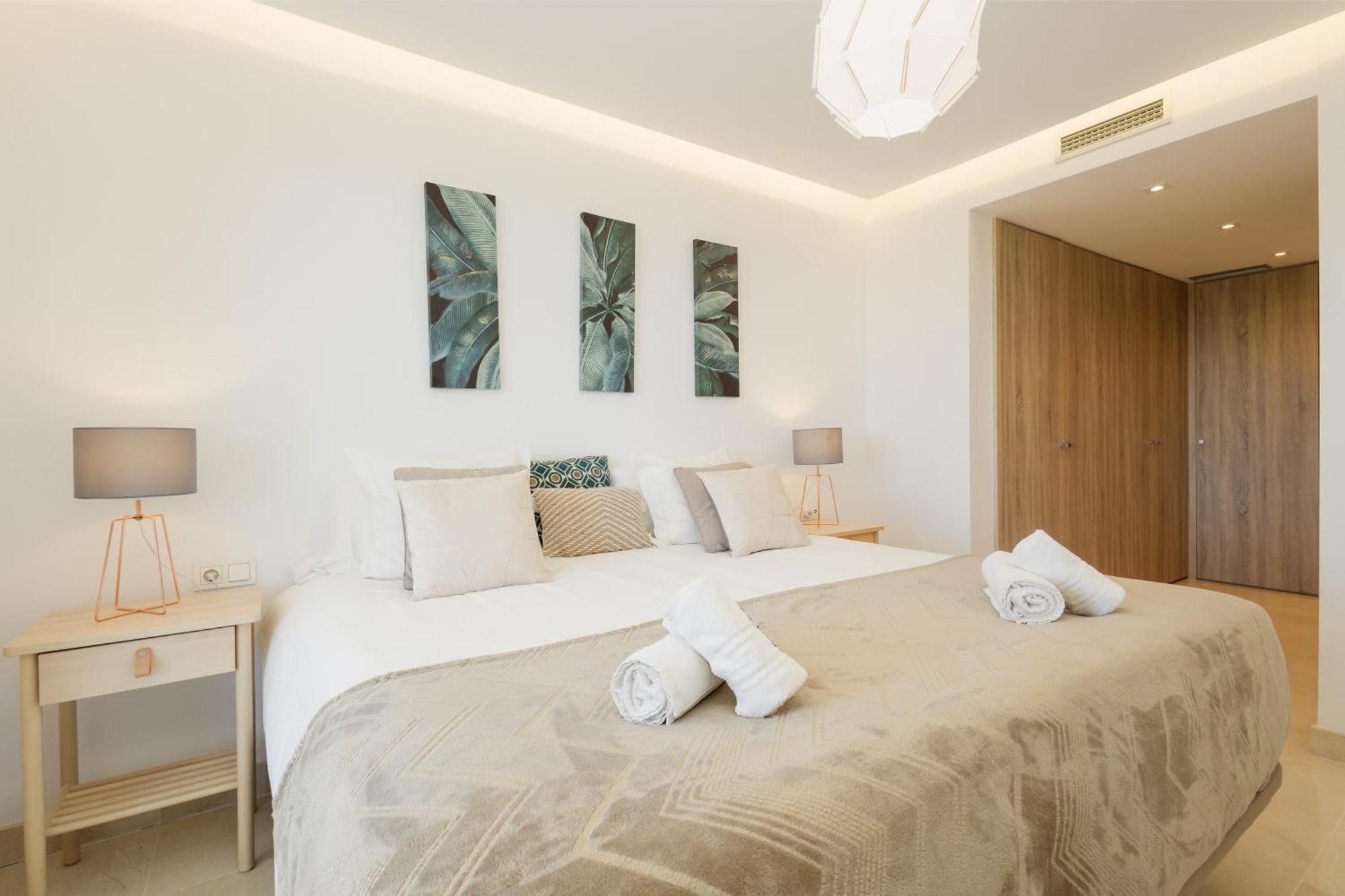 Modern Apartment, With Large Private Terrace And Panoramic Sea Views, In Benahavís Zewnętrze zdjęcie