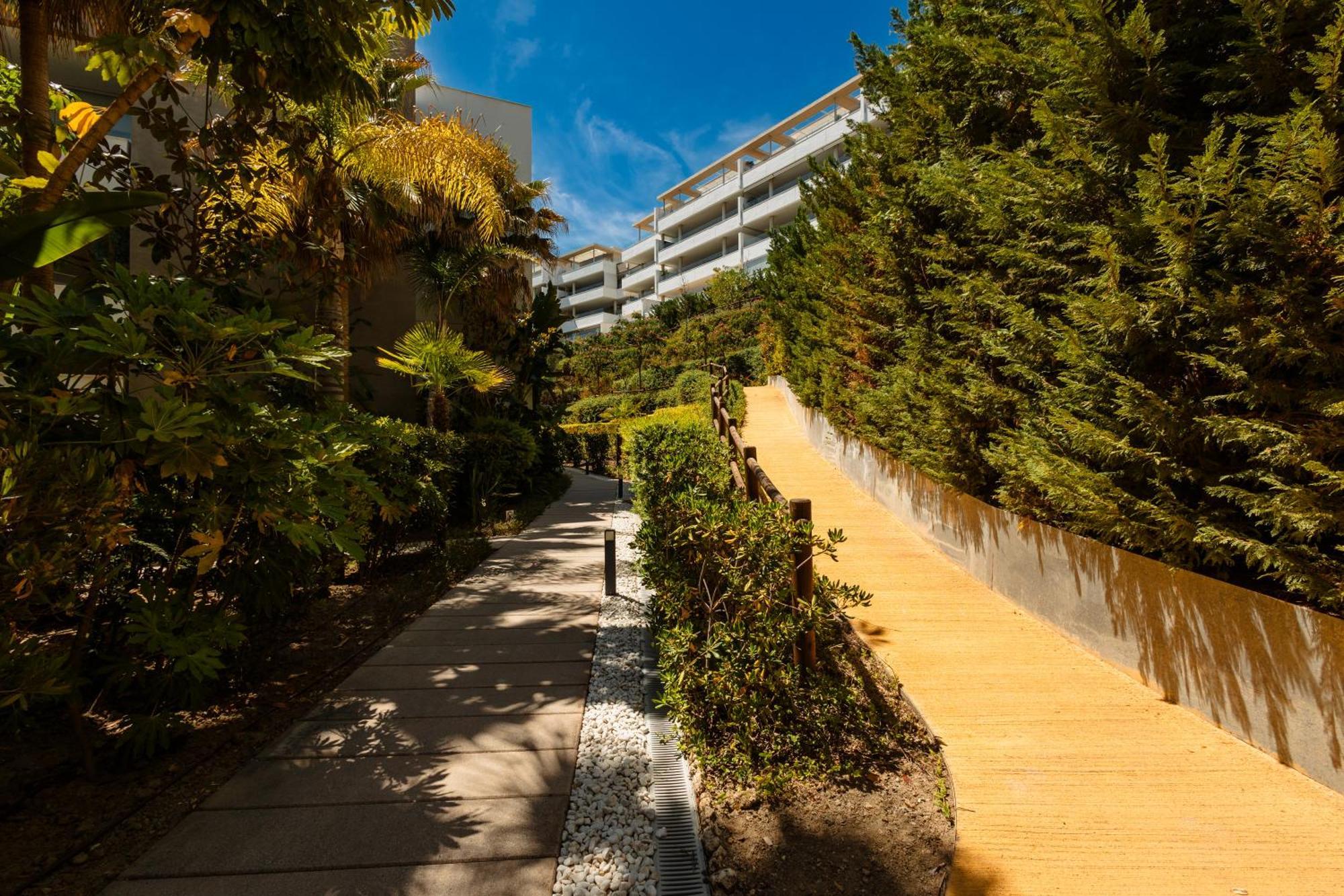Modern Apartment, With Large Private Terrace And Panoramic Sea Views, In Benahavís Zewnętrze zdjęcie