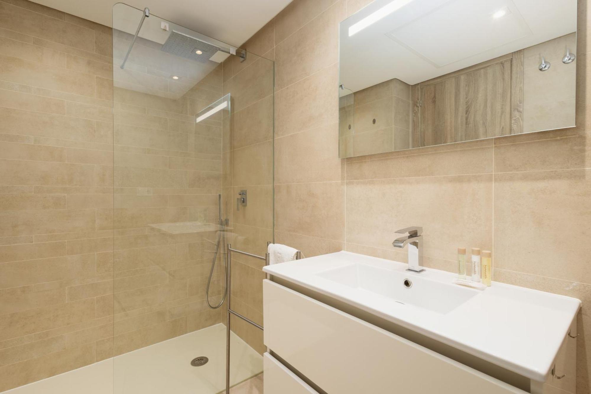 Modern Apartment, With Large Private Terrace And Panoramic Sea Views, In Benahavís Zewnętrze zdjęcie