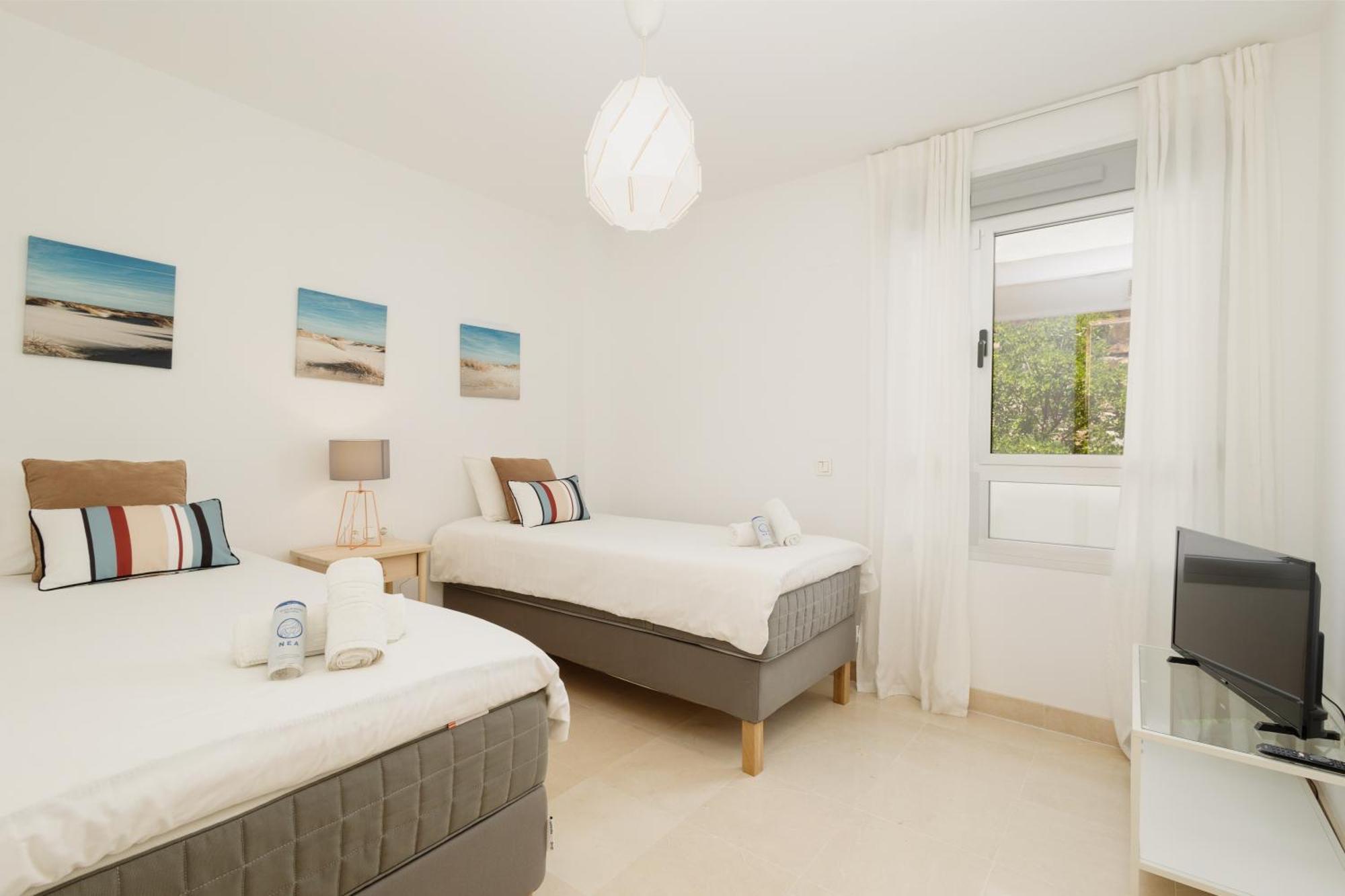 Modern Apartment, With Large Private Terrace And Panoramic Sea Views, In Benahavís Zewnętrze zdjęcie