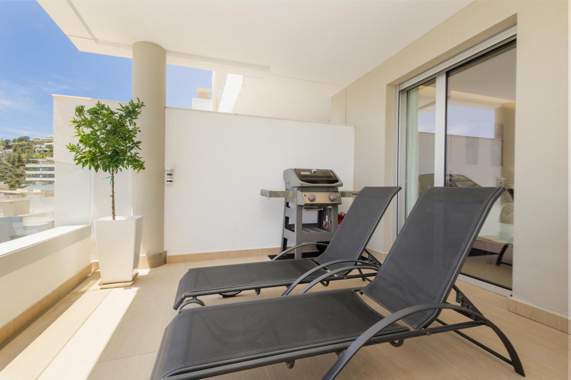 Modern Apartment, With Large Private Terrace And Panoramic Sea Views, In Benahavís Zewnętrze zdjęcie