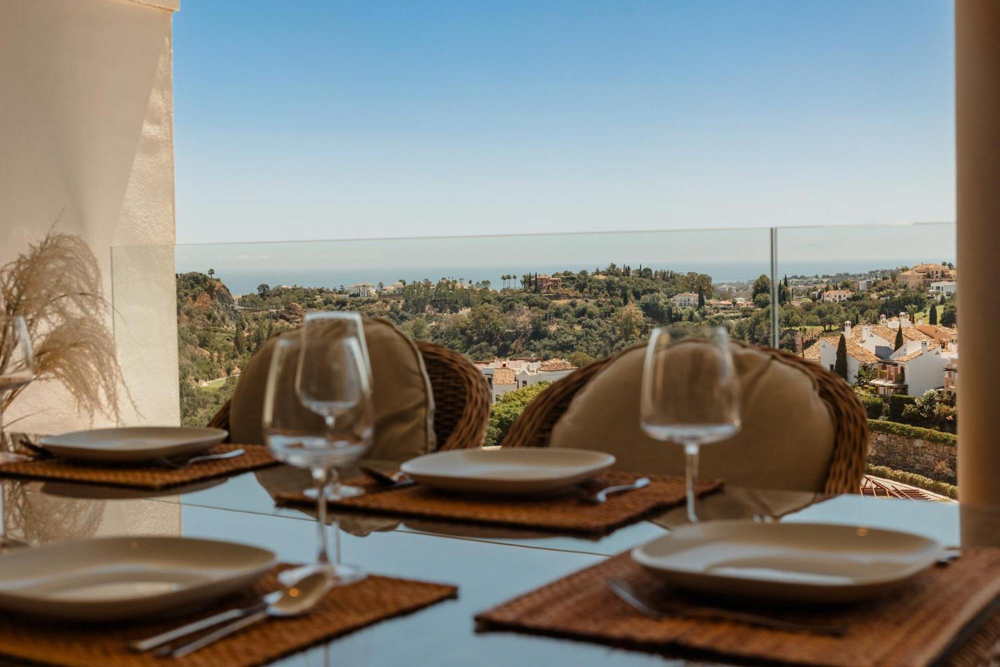 Modern Apartment, With Large Private Terrace And Panoramic Sea Views, In Benahavís Zewnętrze zdjęcie