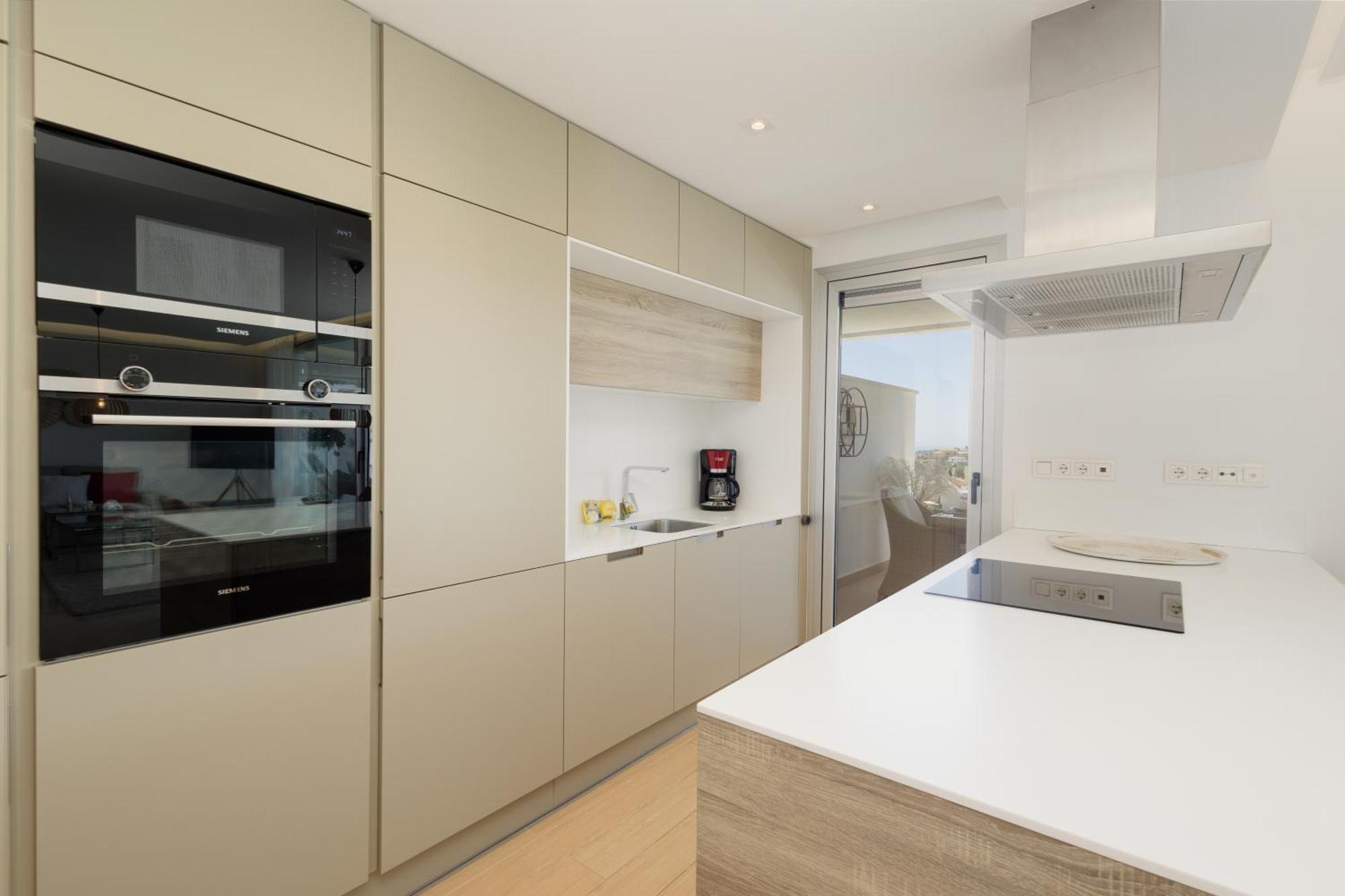 Modern Apartment, With Large Private Terrace And Panoramic Sea Views, In Benahavís Zewnętrze zdjęcie