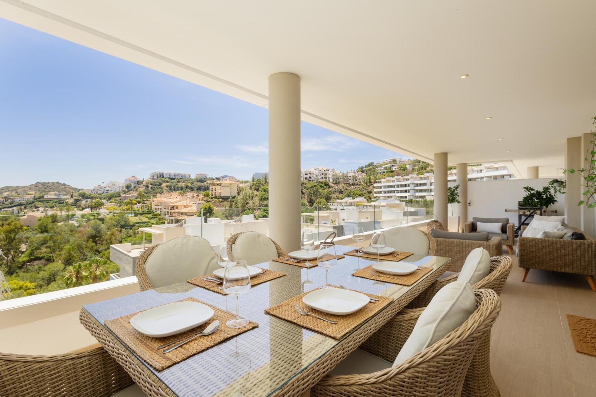 Modern Apartment, With Large Private Terrace And Panoramic Sea Views, In Benahavís Zewnętrze zdjęcie