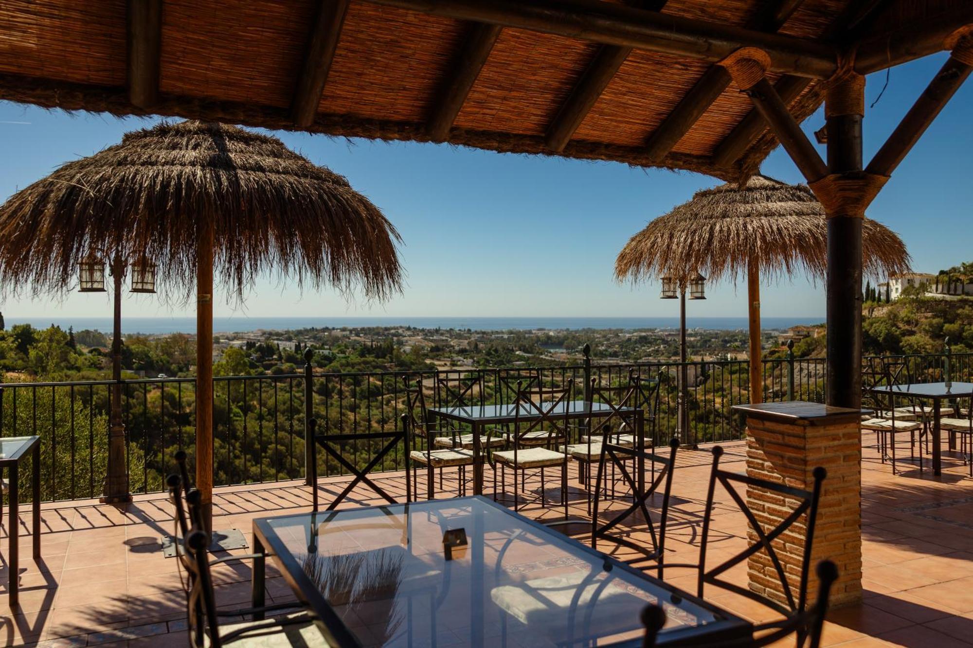Modern Apartment, With Large Private Terrace And Panoramic Sea Views, In Benahavís Zewnętrze zdjęcie